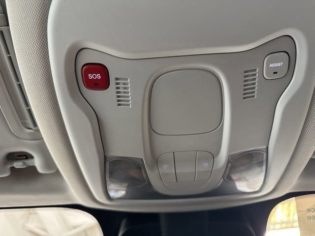 Used 2023 Jeep Renegade Latitude AWD/4WD image 17