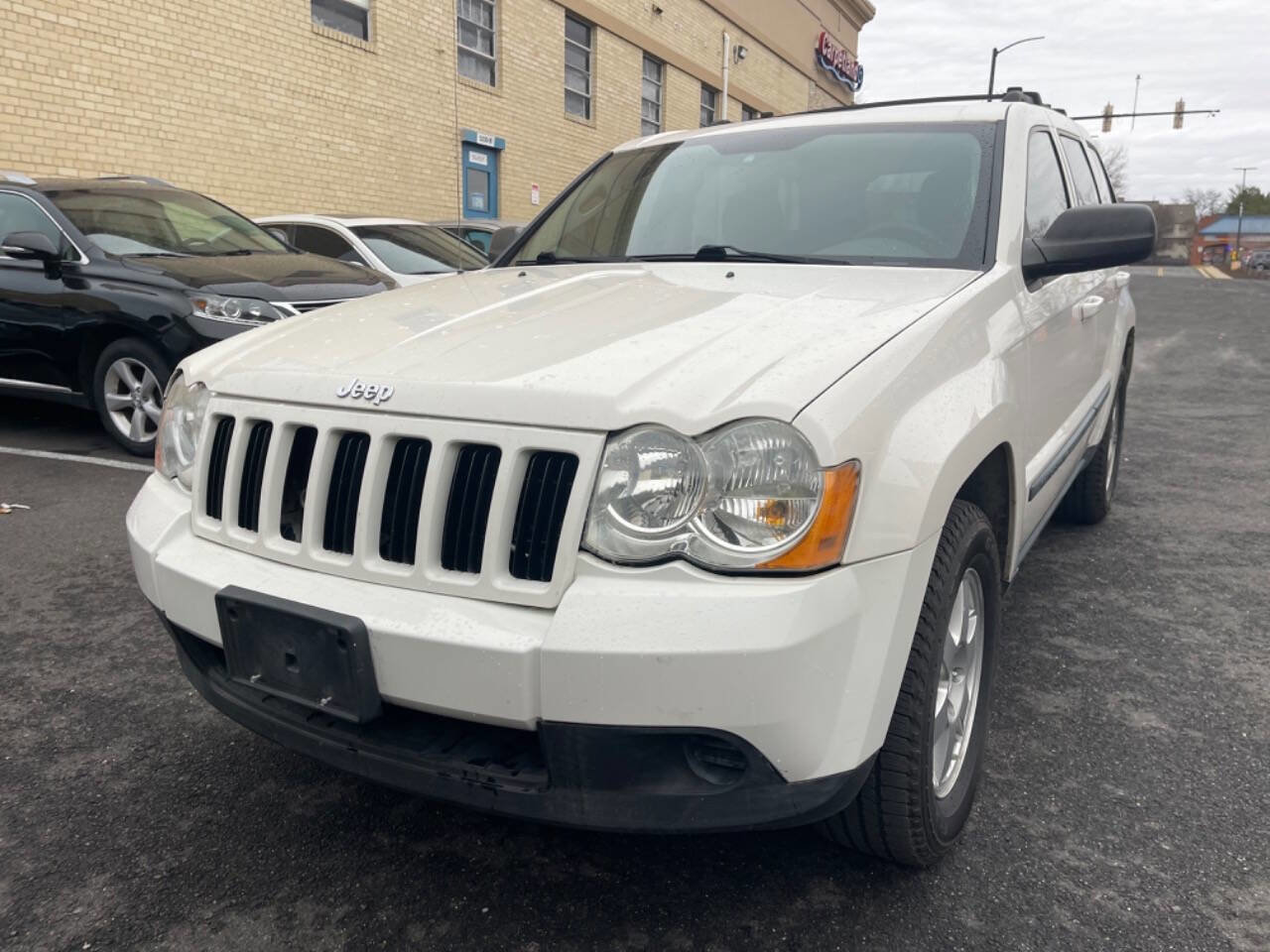 Used 2009 Jeep Grand Cherokee Laredo image 2