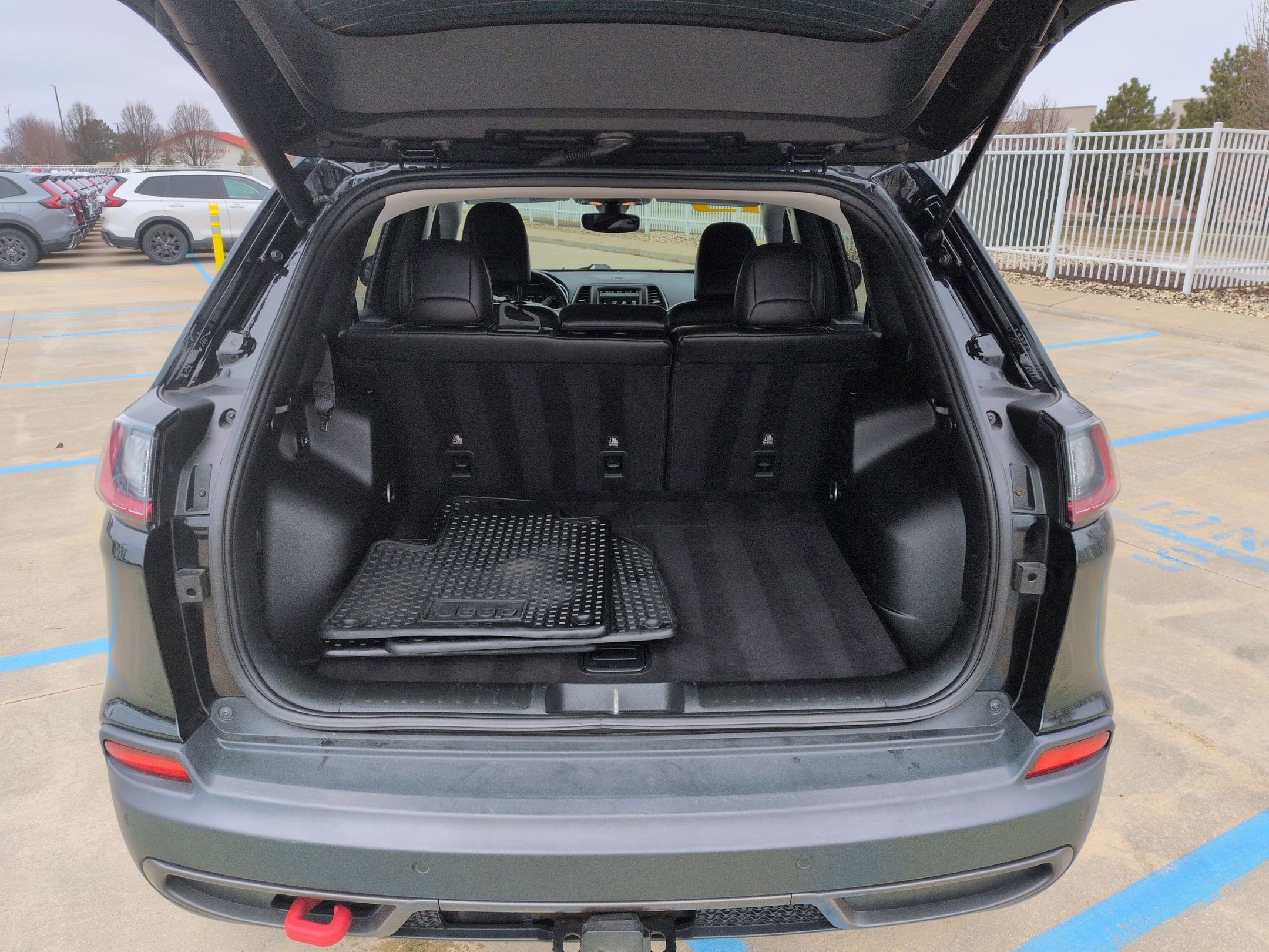 Used 2019 Jeep Cherokee Trailhawk w/ Comfort/Convenience Group image 27