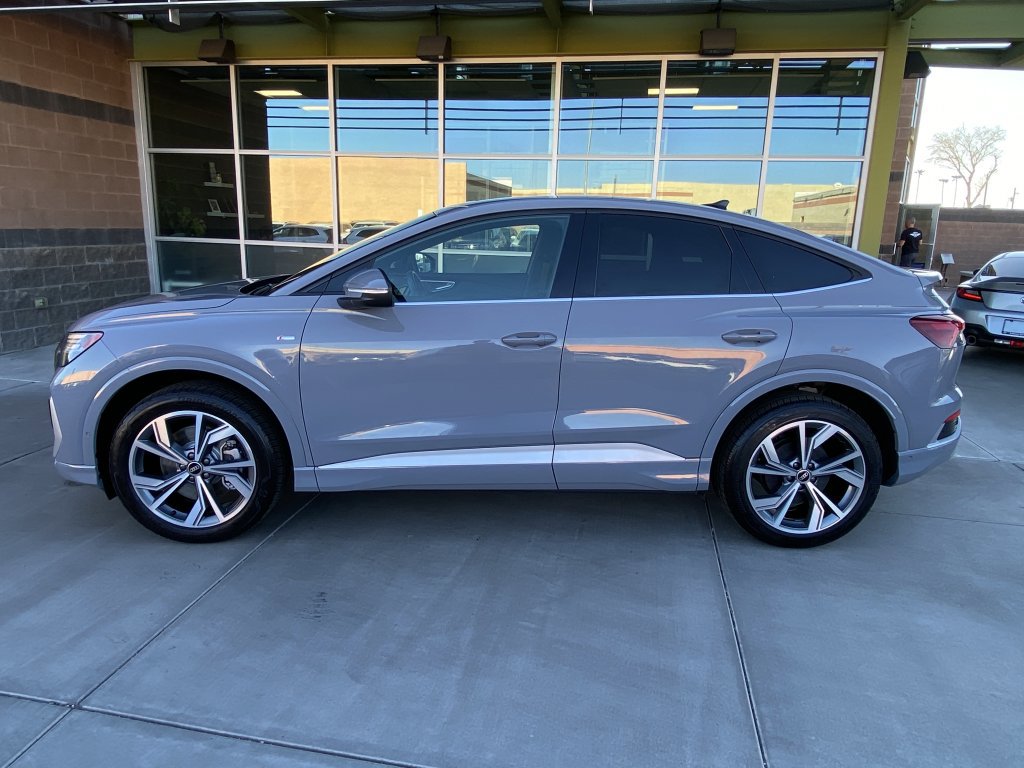Used 2023 Audi Q4 e-tron Prestige image 2
