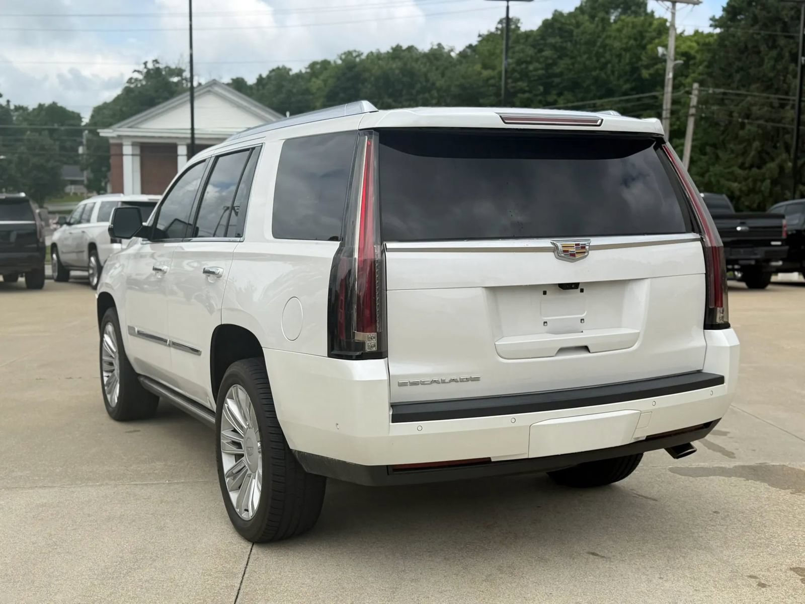 Used 2017 Cadillac Escalade Platinum AWD/4WD image 3