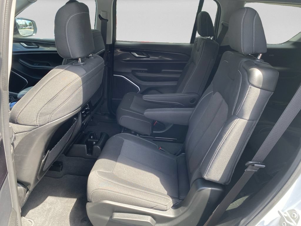 Used 2021 Jeep Grand Cherokee L Laredo w/ Luxury Tech Group I AWD/4WD image 25
