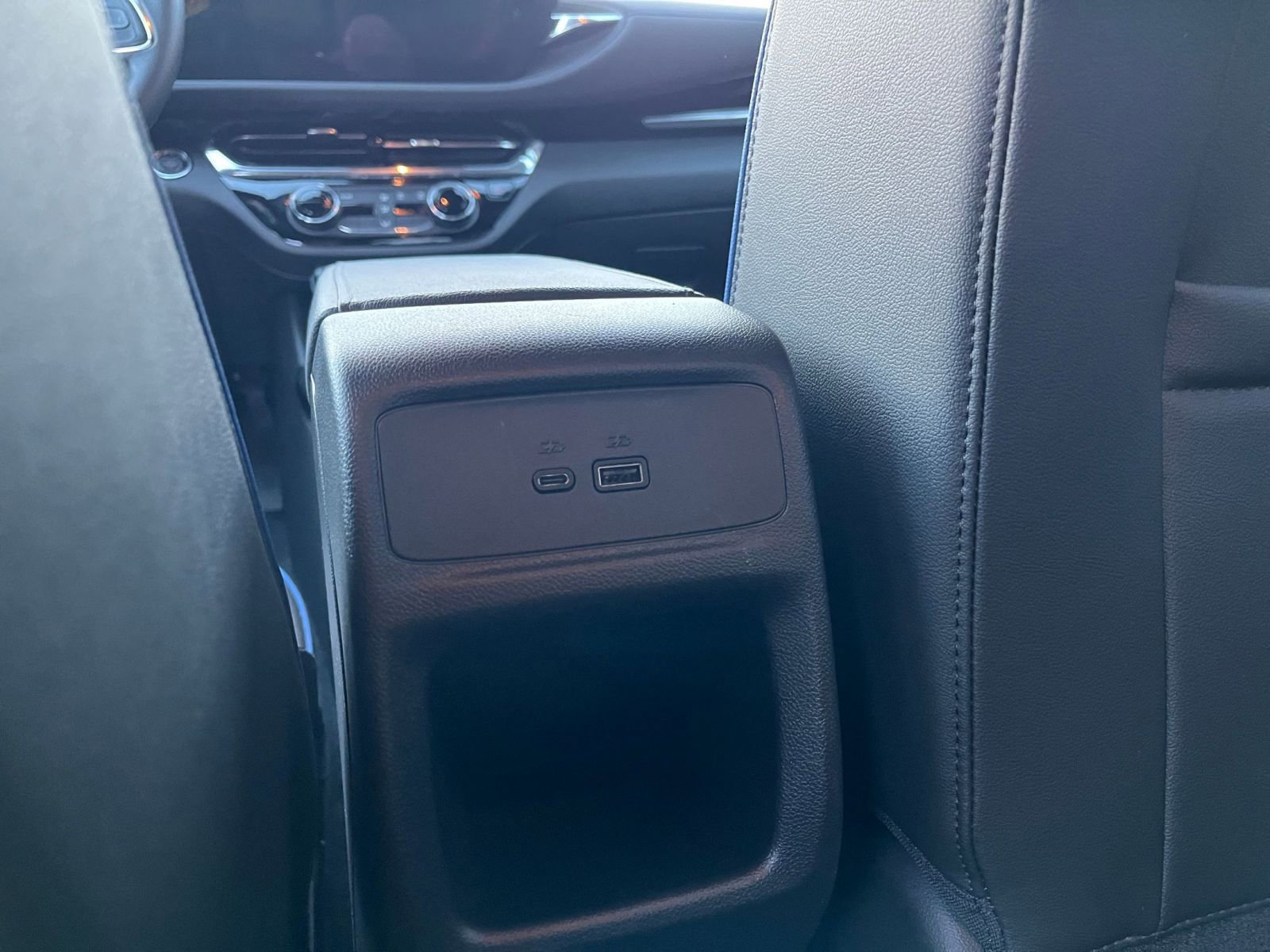 Used 2025 Buick Envista Sport Touring image 24