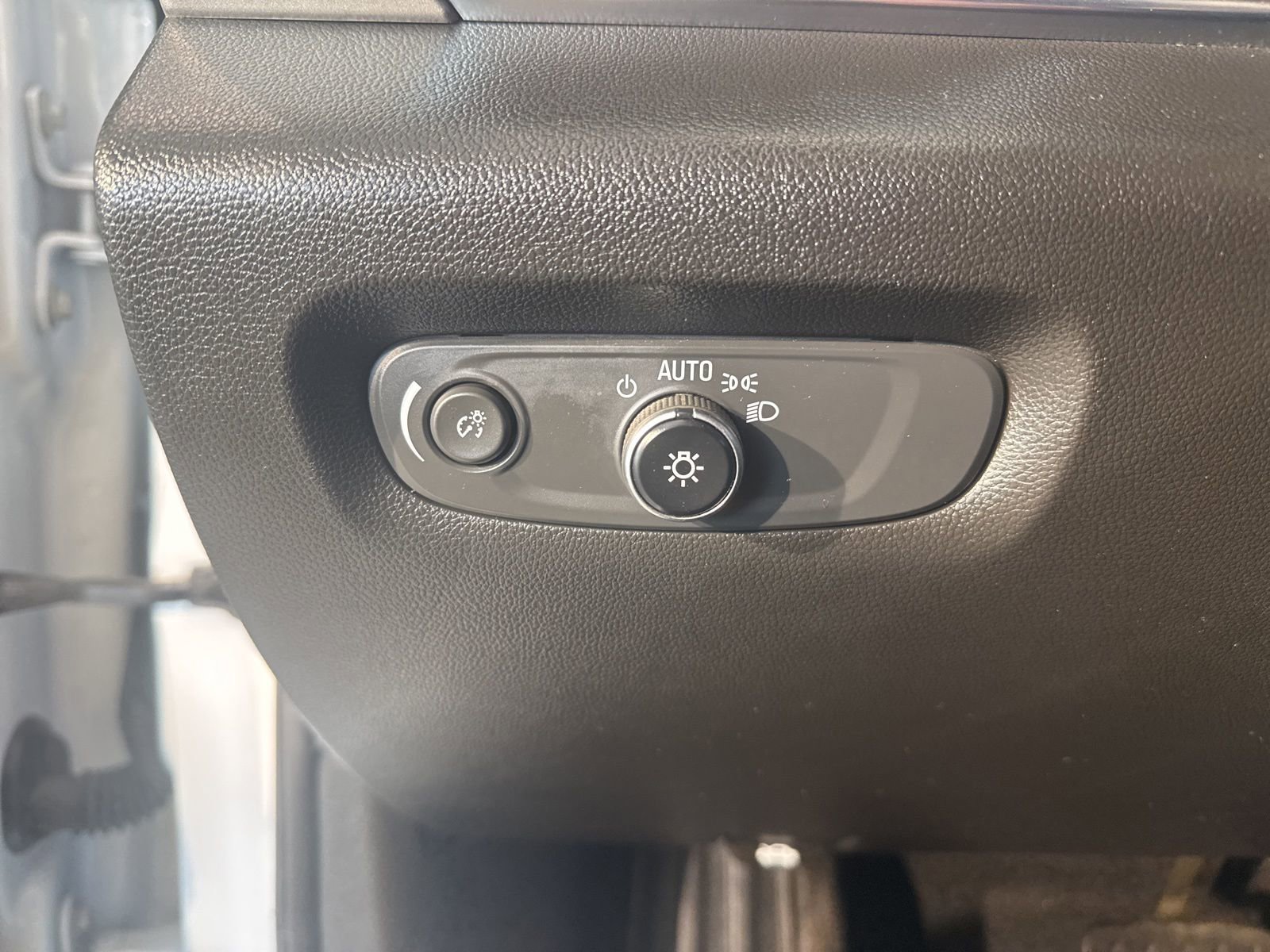 Used 2022 Chevrolet Traverse LT image 24