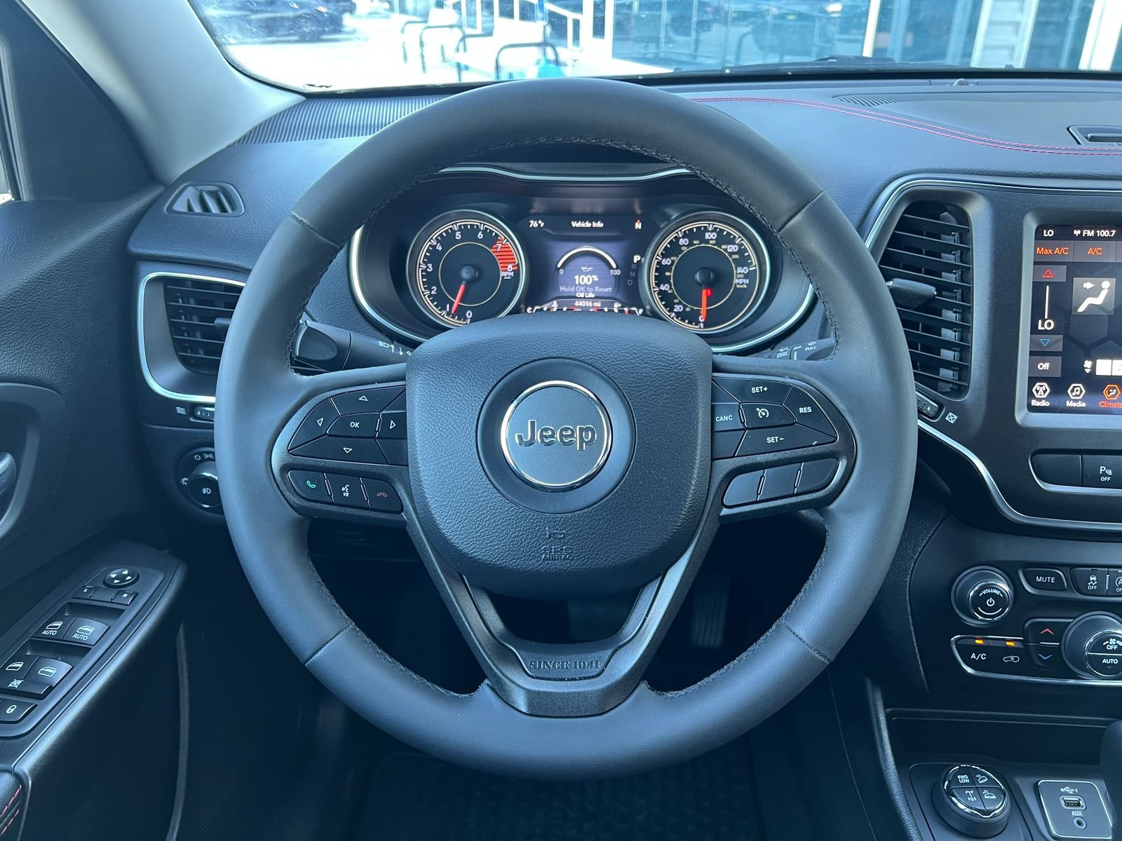 Used 2020 Jeep Cherokee Trailhawk AWD/4WD image 21