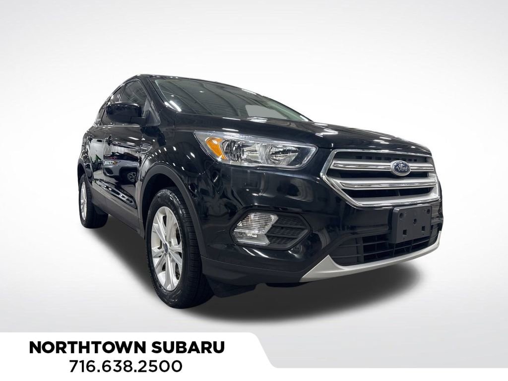 Used 2019 Ford Escape SE image 1