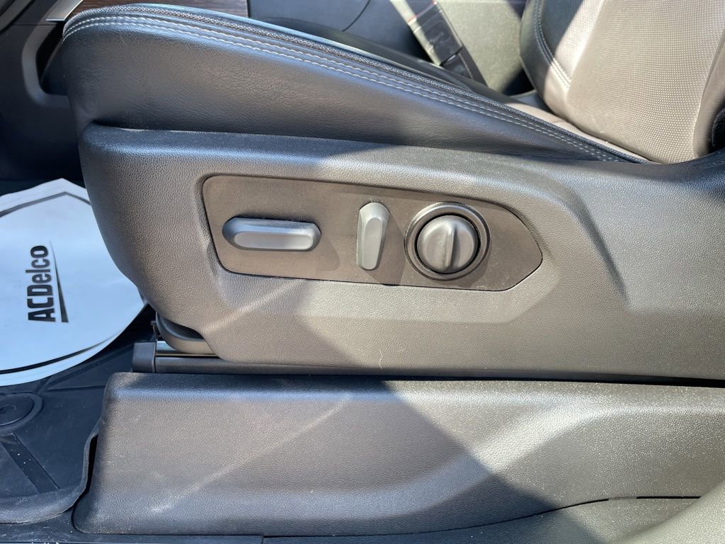 Used 2022 Chevrolet Silverado 1500 High Country w/ Technology Package image 12