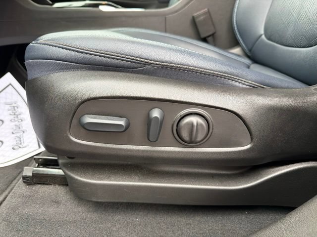 Certified 2023 Chevrolet Bolt EUV LT w/ Convenience Package FWD image 14