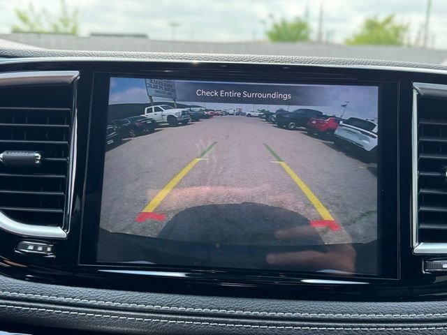 Used 2025 Chrysler Pacifica Limited image 16