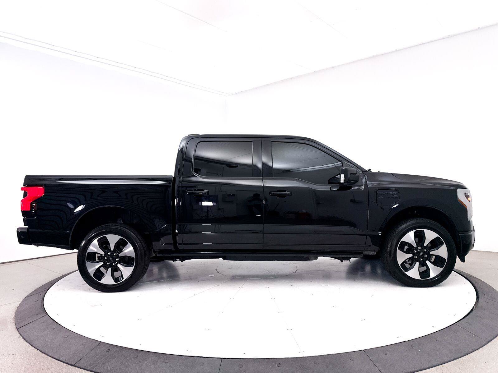 Used 2023 Ford F150 Lightning Platinum AWD/4WD image 40