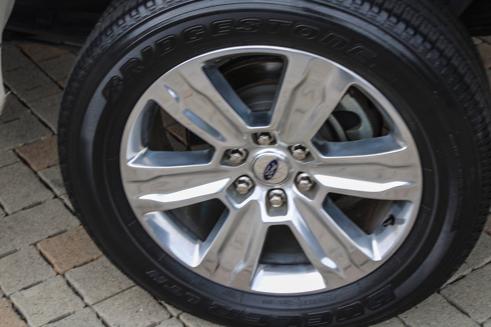 Used 2015 Ford F150 Platinum w/ Equipment Group 701A Luxury AWD/4WD image 12