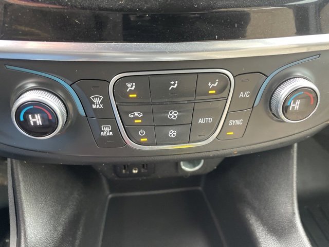 Used 2022 Chevrolet Traverse LS image 27