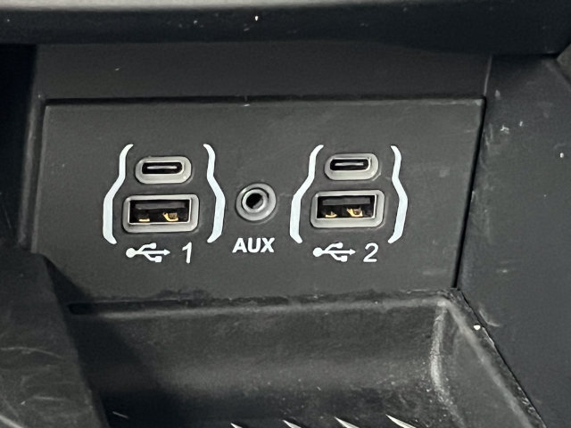 Used 2025 Chrysler Pacifica Limited FWD image 36