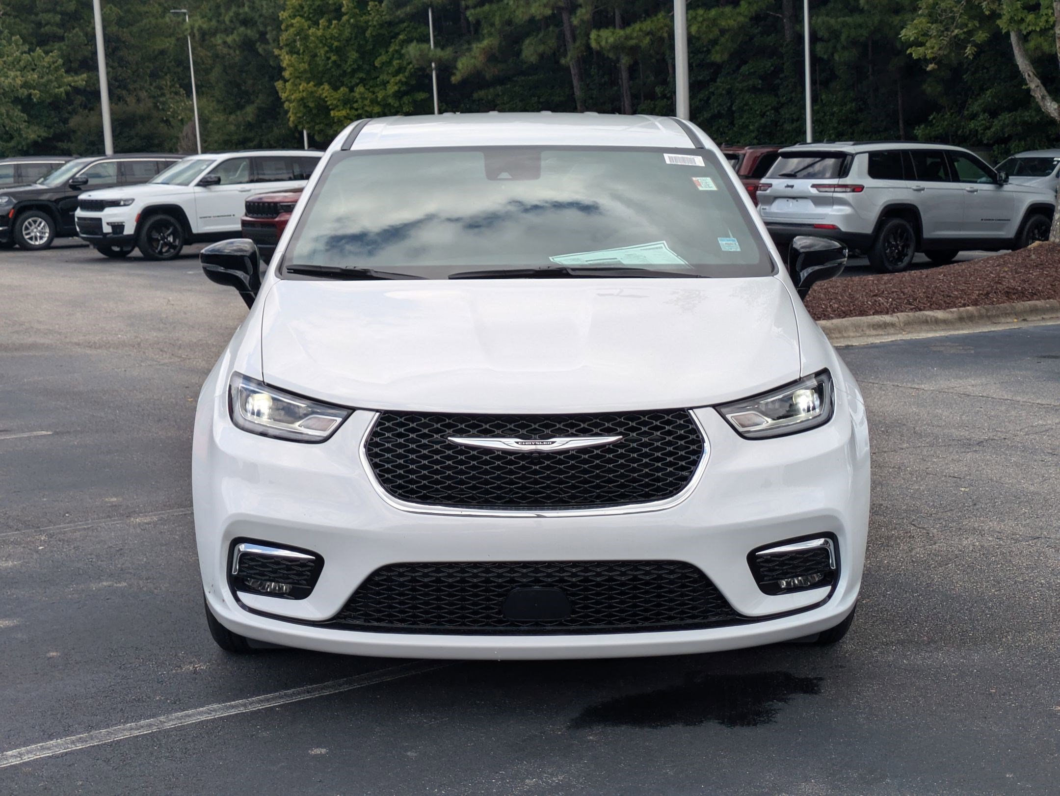 New 2026 Chrysler Pacifica Select image 2