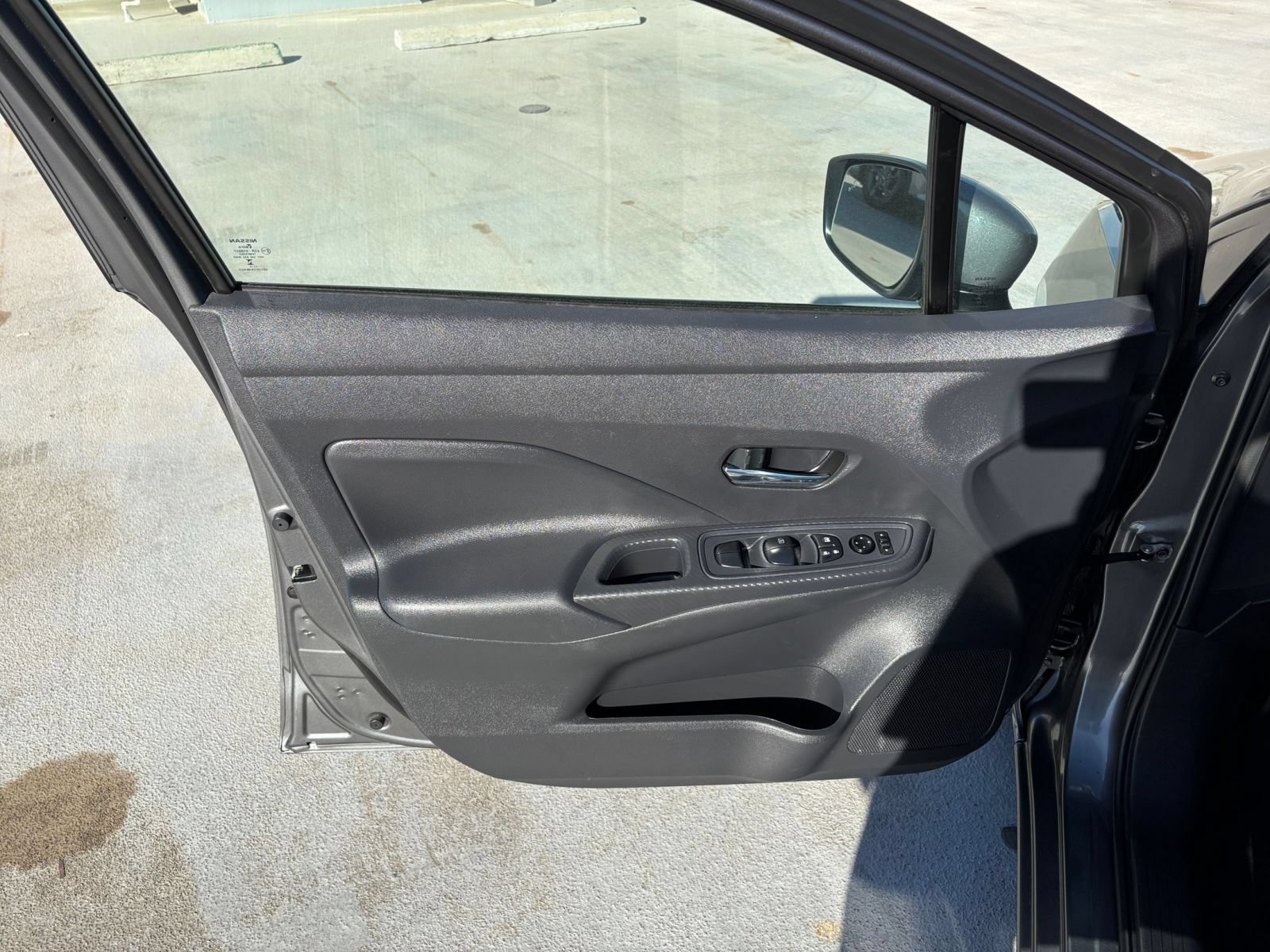 Used 2025 Nissan Versa SV FWD image 18
