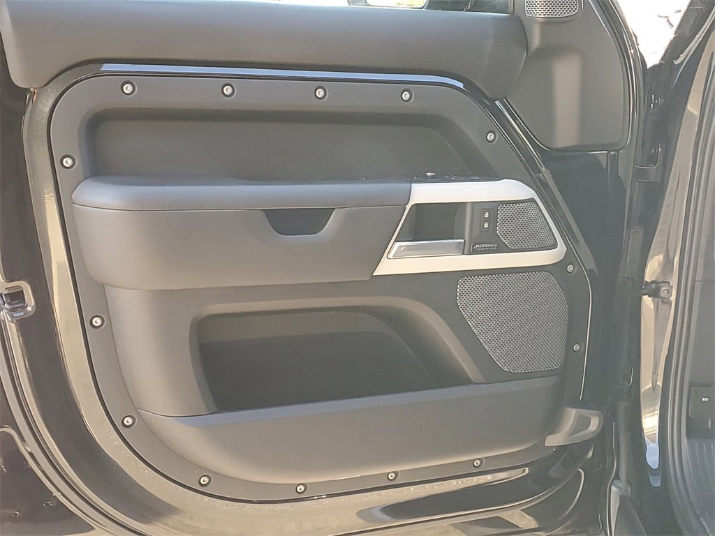 Used 2021 Land Rover Defender 110 X-Dynamic HSE image 25