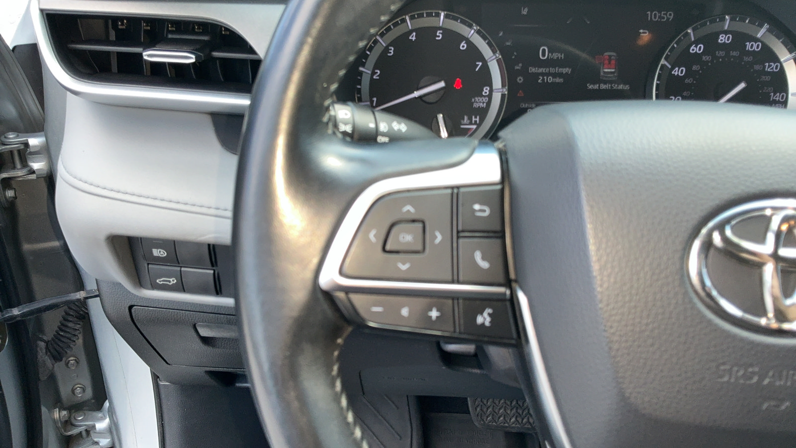 Used 2021 Toyota Highlander XLE AWD/4WD image 27