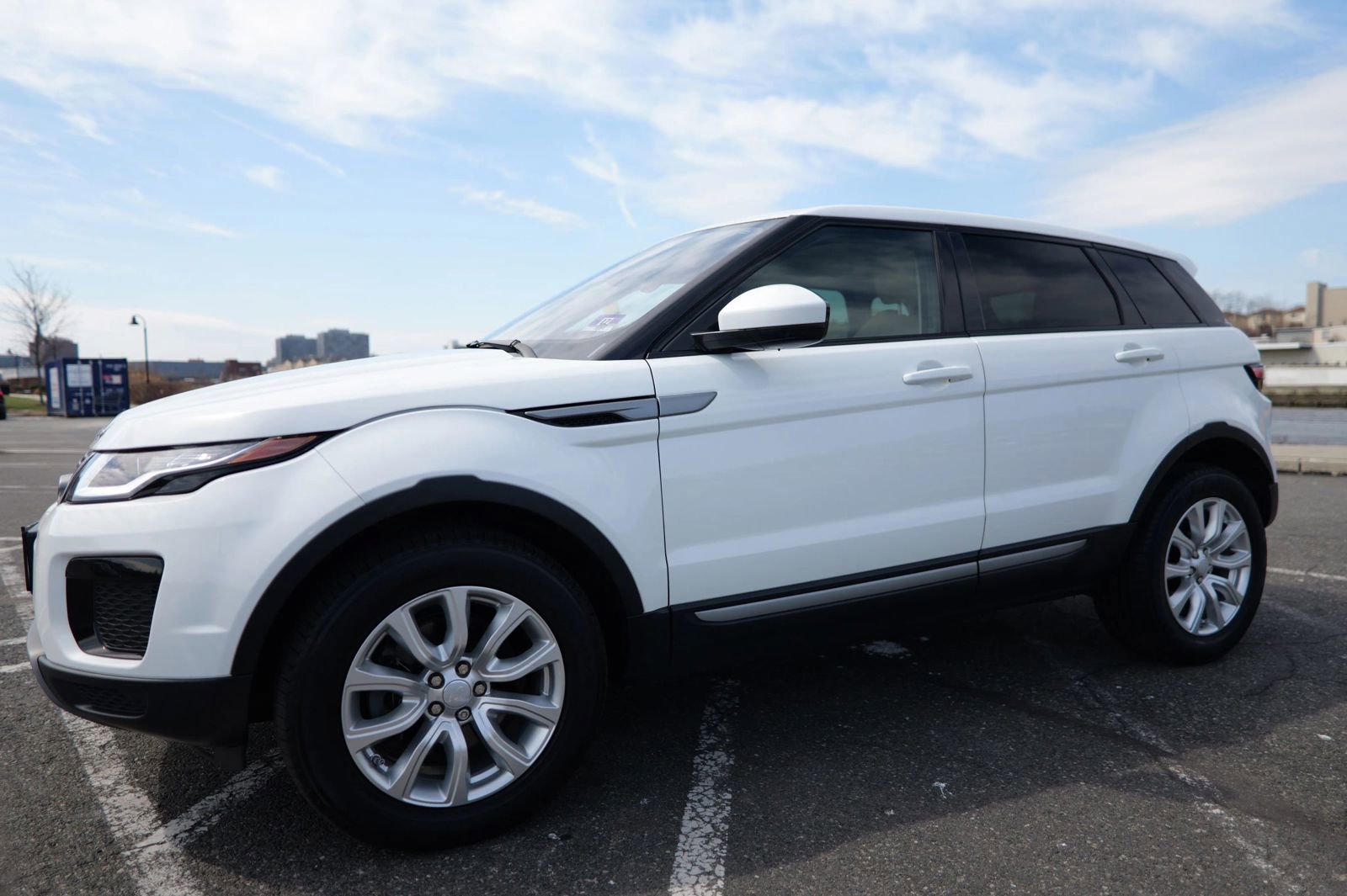 Used 2018 Land Rover Range Rover Evoque image 4
