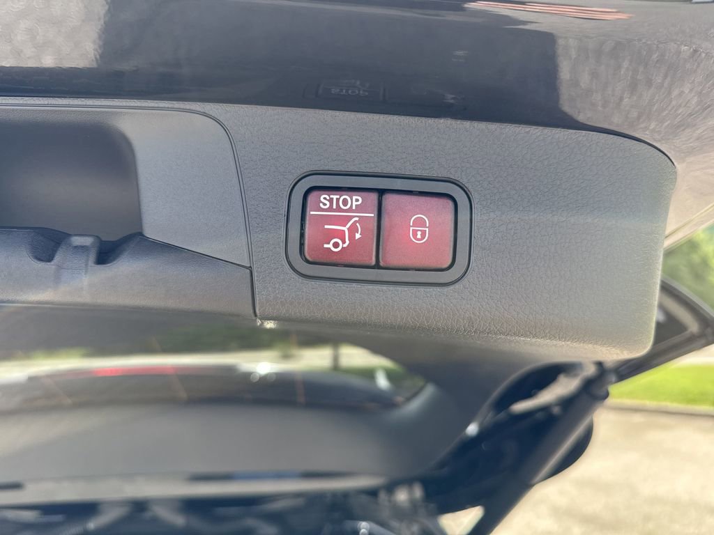 New 2025 Mercedes-Benz GLB 250 4MATIC image 13