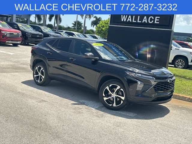 Used 2024 Chevrolet Trax RS w/ Driver Confidence Package FWD image 2