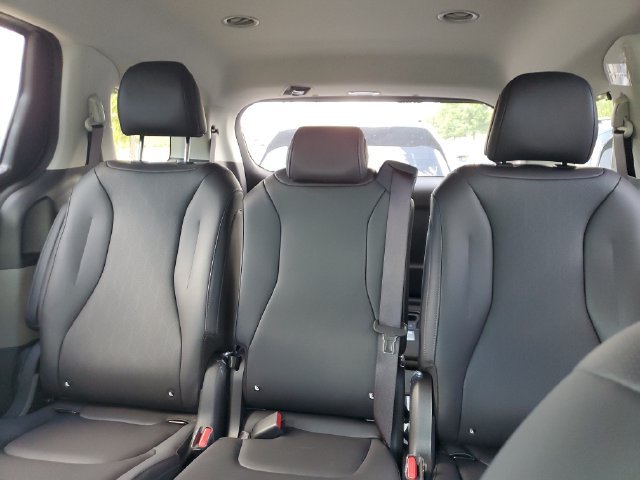 New 2027 Kia Carnival EX FWD image 11