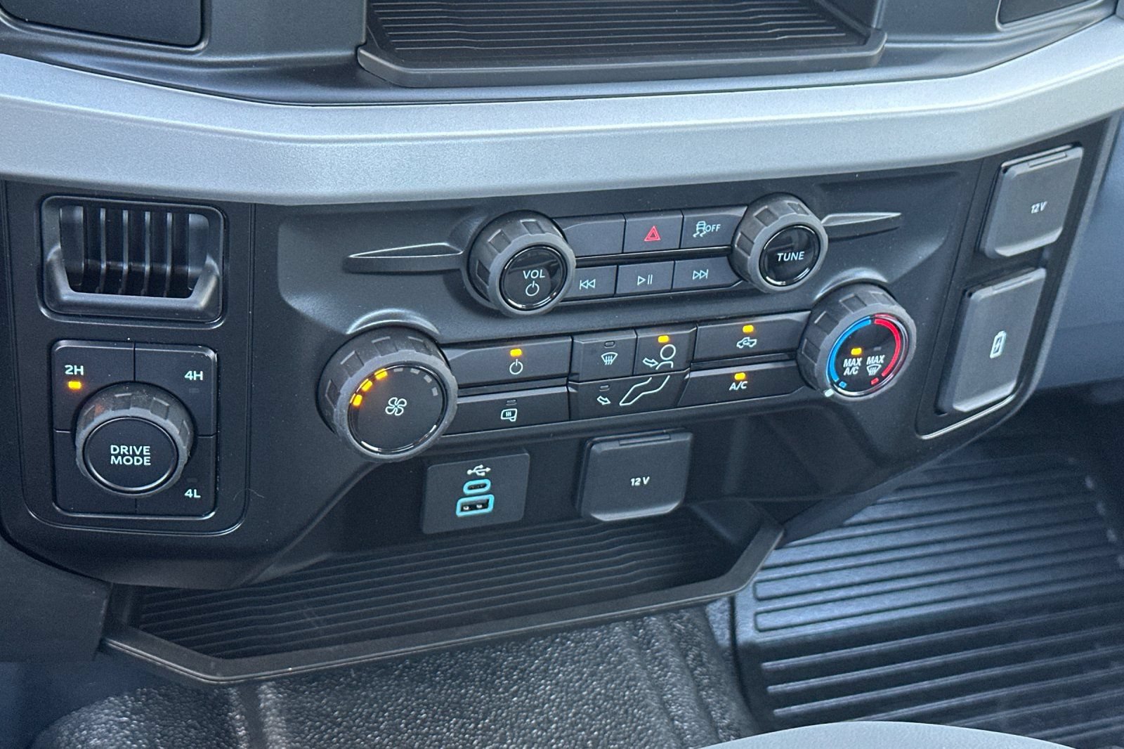New 2026 Ford F250 XL AWD/4WD image 19