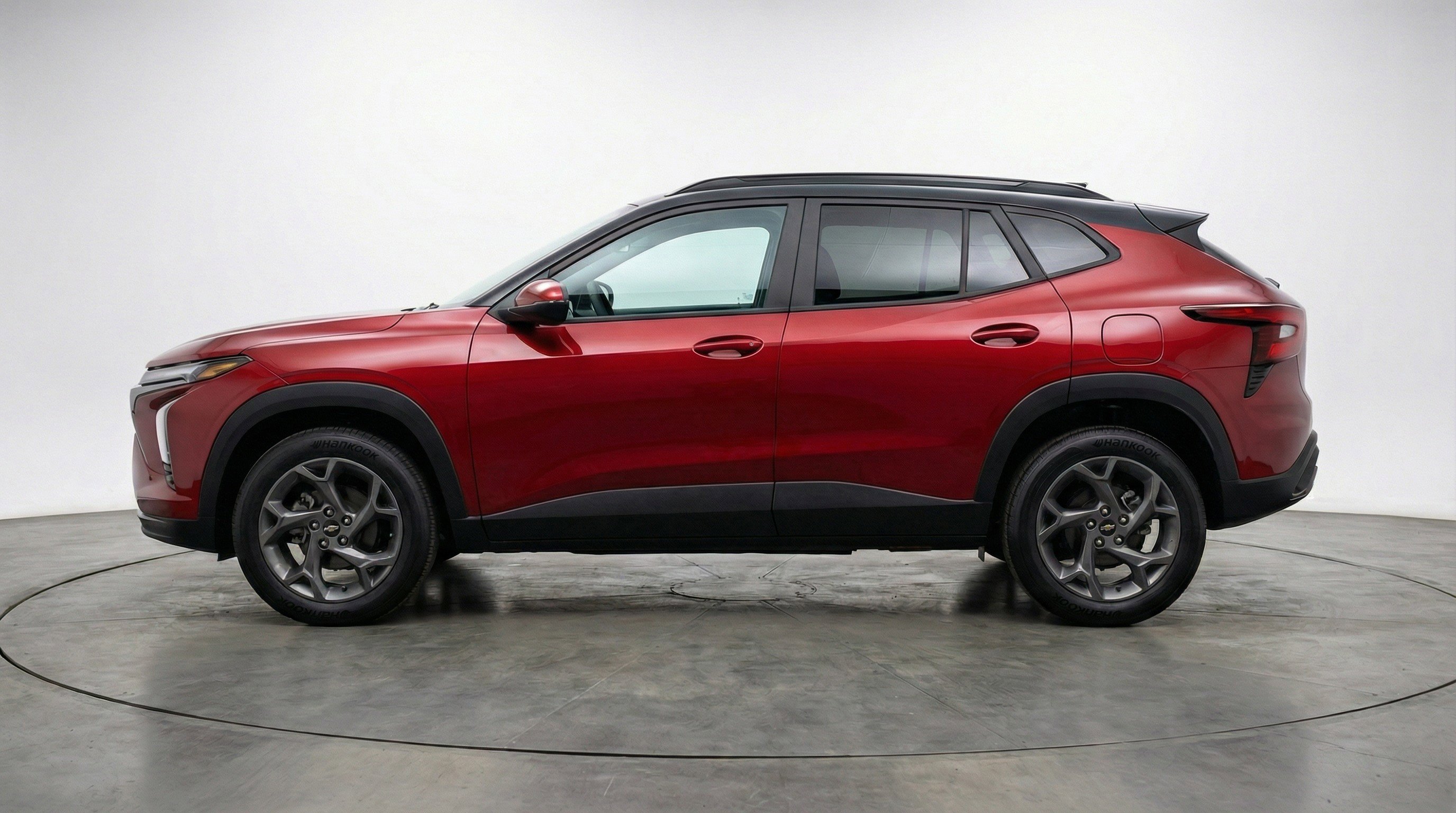 Used 2025 Chevrolet Trax LT FWD image 5