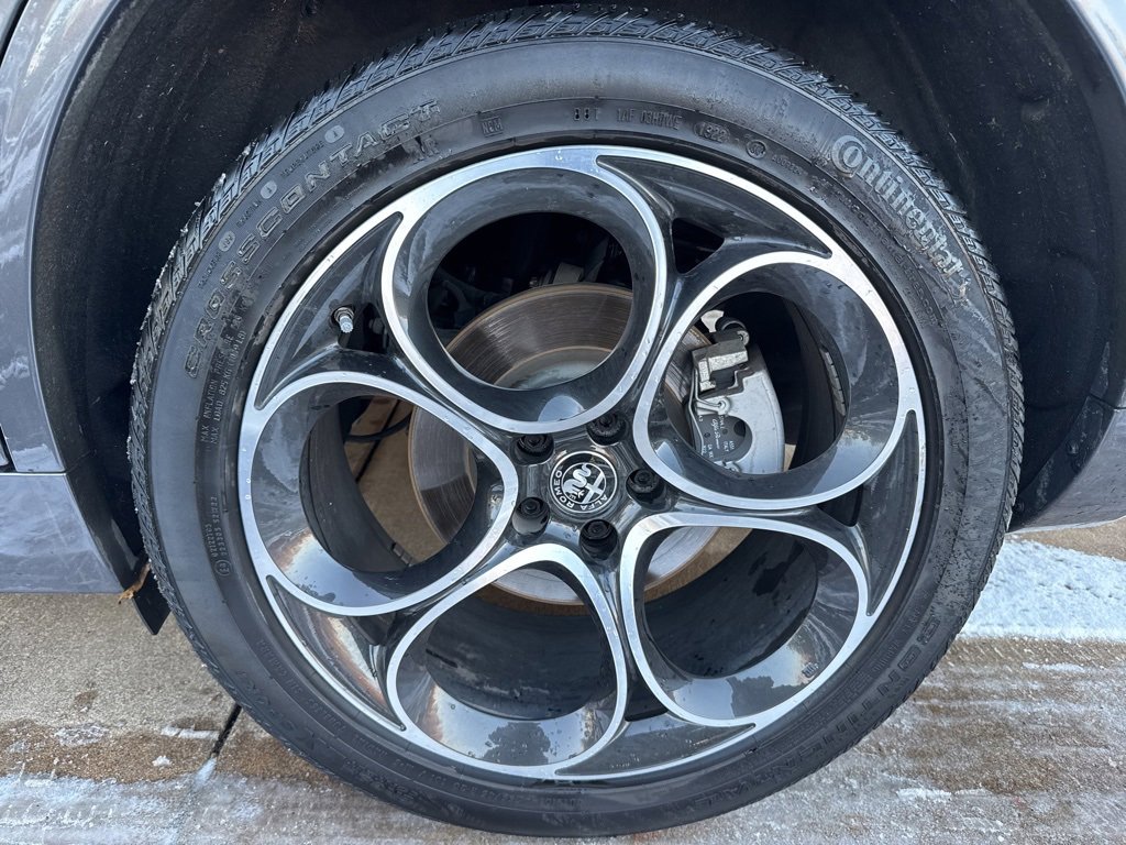 Used 2023 Alfa Romeo Stelvio Ti image 19