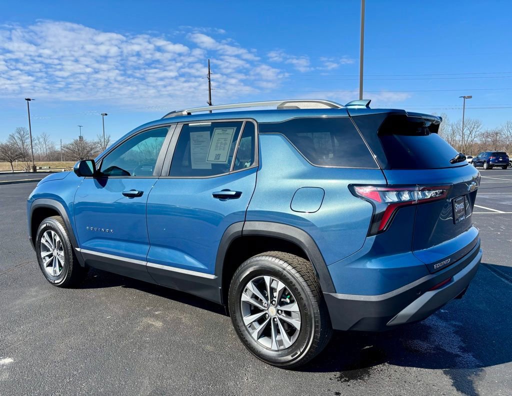 Used 2025 Chevrolet Equinox LT w/ Convenience Package II image 5