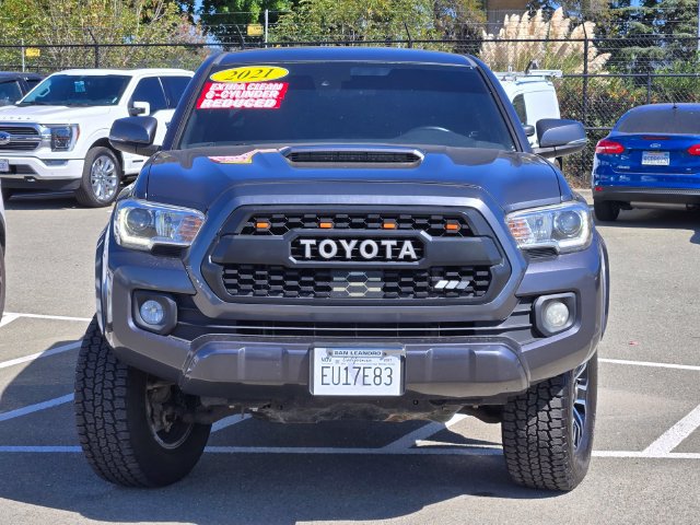 Used 2021 Toyota Tacoma TRD Sport w/ Technology Package RWD image 2