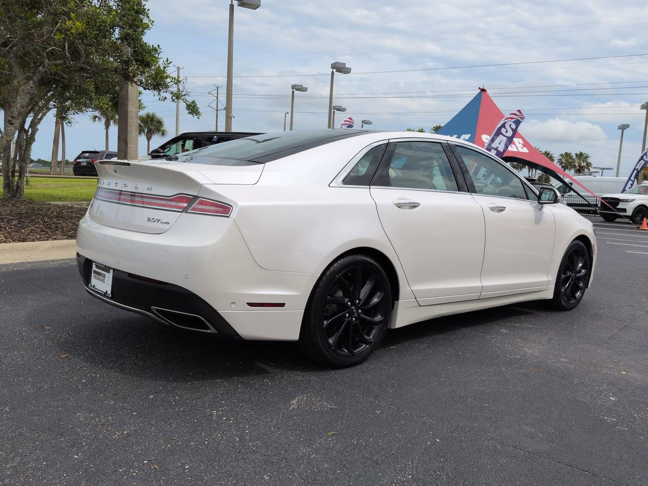 Certified 2020 Lincoln MKZ Reserve w/ Monochromatic Package AWD/4WD image 4