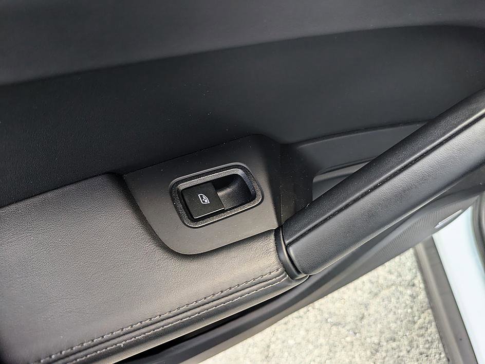 Used 2024 Porsche Cayenne image 31