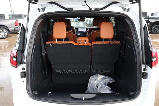 New 2026 Chrysler Pacifica Pinnacle FWD image 7