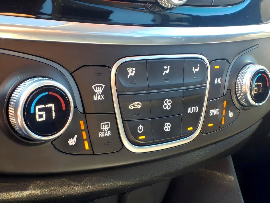 Used 2020 Chevrolet Traverse LT w/ LT Premium Package AWD/4WD image 20