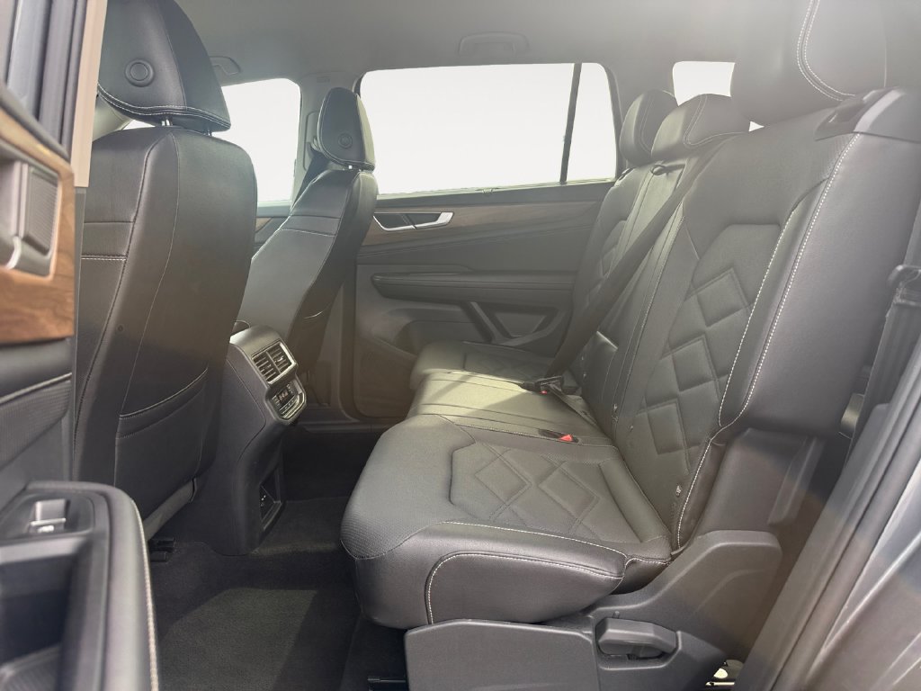 Used 2025 Volkswagen Atlas SE AWD/4WD image 13