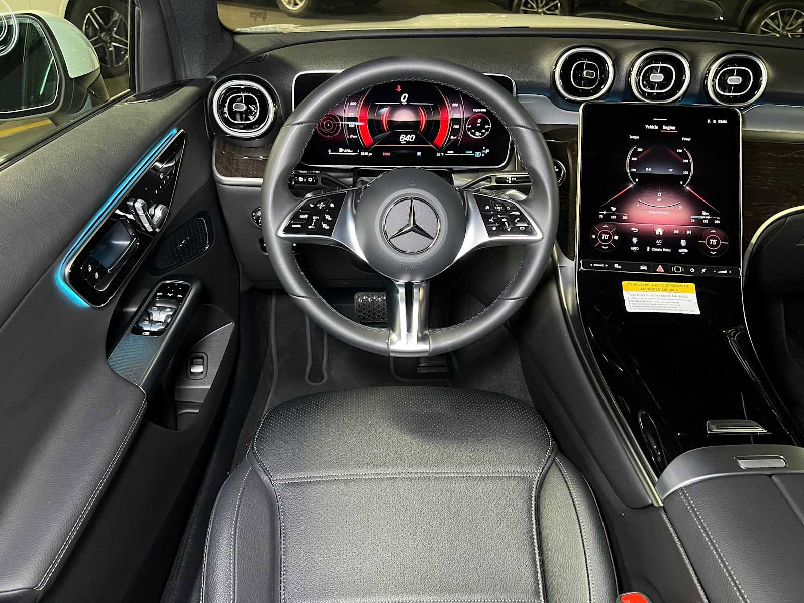 Used 2025 Mercedes-Benz GLC 300 4MATIC image 39