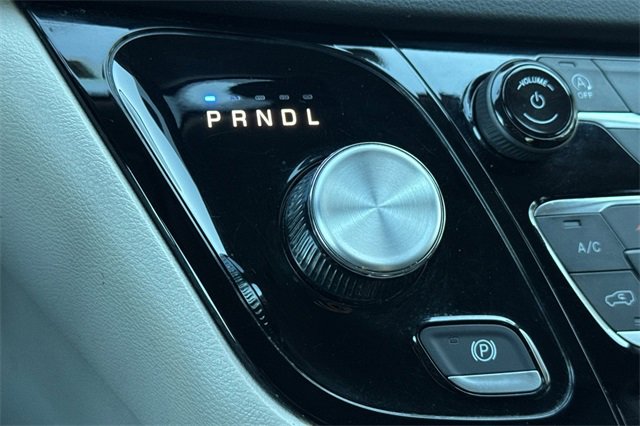 Used 2024 Chrysler Pacifica Touring-L image 26