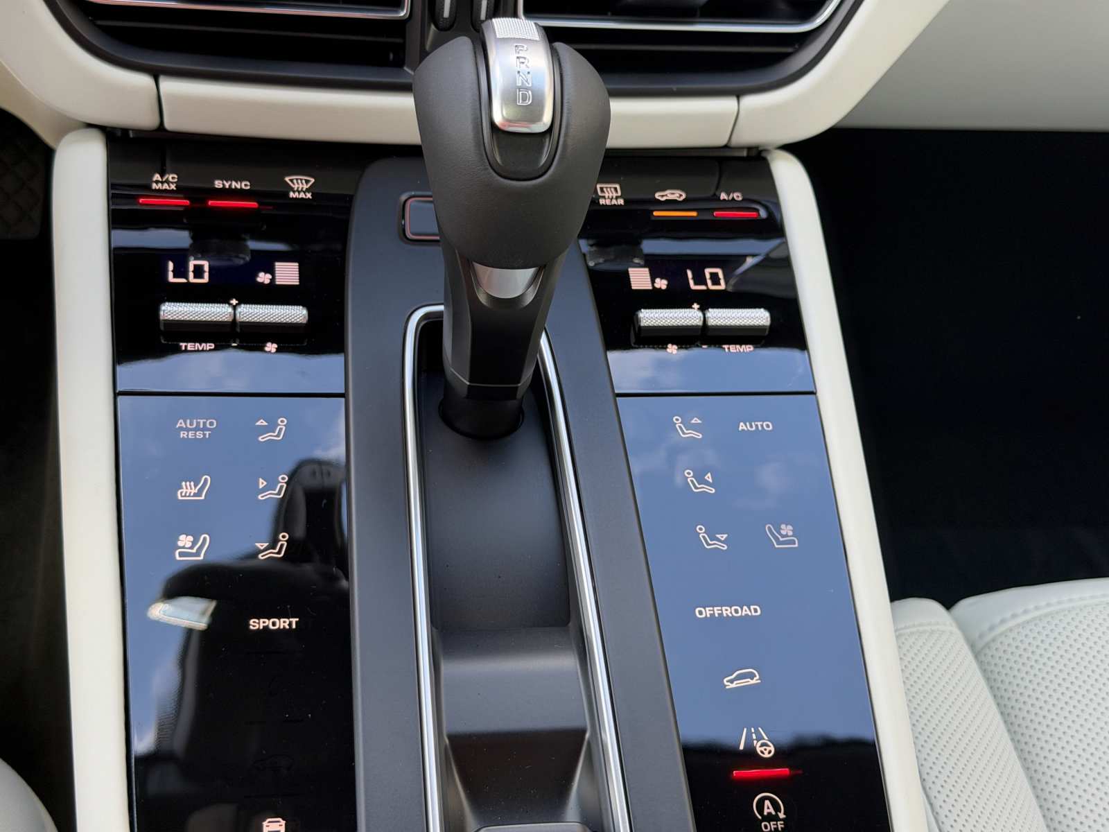 New 2026 Porsche Macan AWD/4WD image 26
