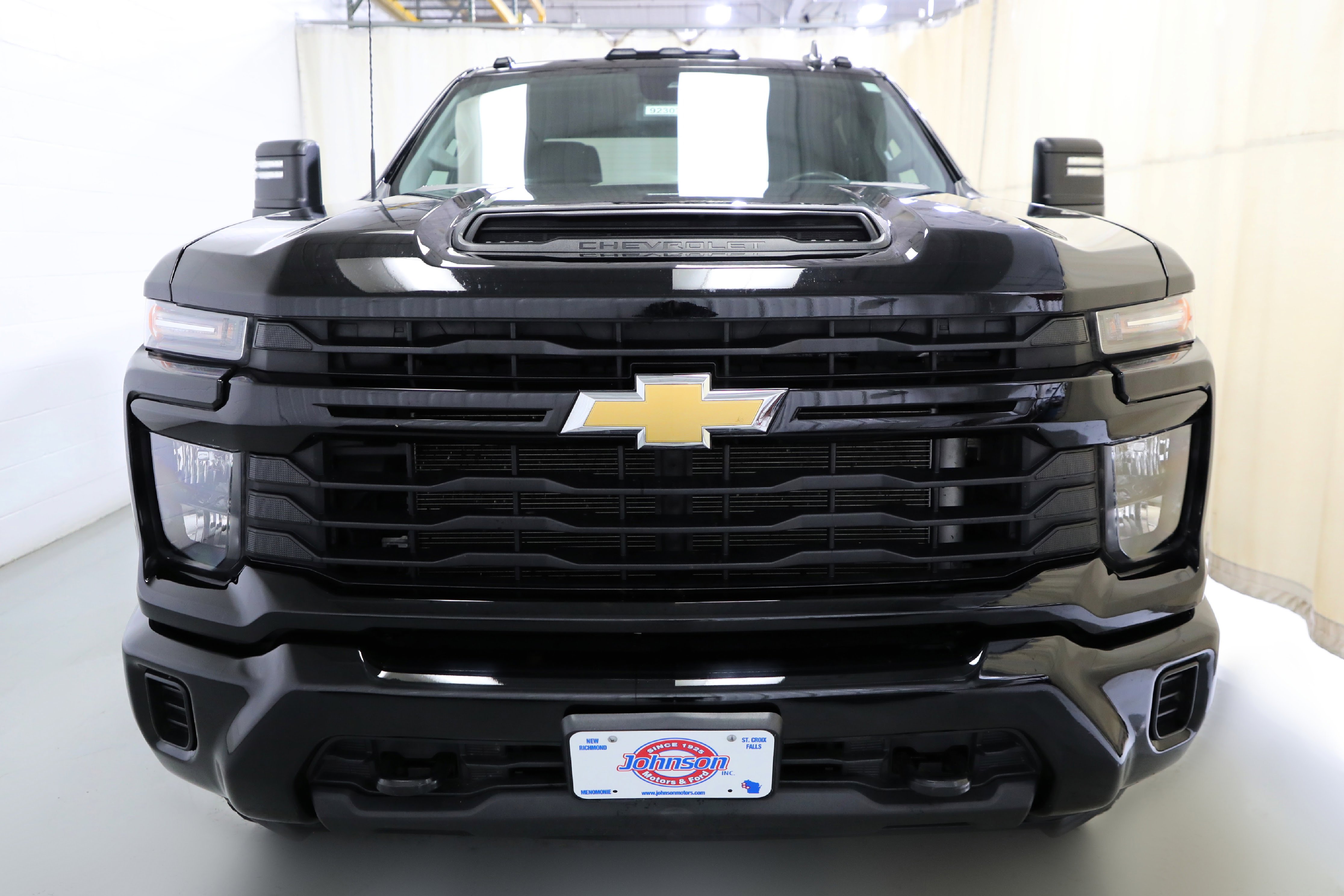 Used 2024 Chevrolet Silverado 2500 Custom w/ Custom Value Package image 16