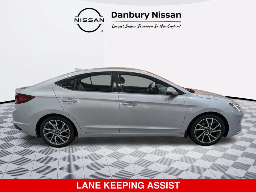Used 2020 Hyundai Elantra Limited w/ Cargo Package (C1) FWD image 2