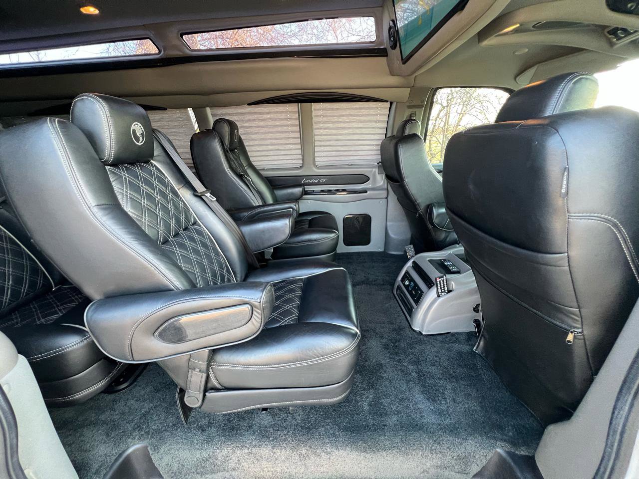 Used 2019 GMC Savana 2500 Extended w/ Enhanced Convenience Package image 28