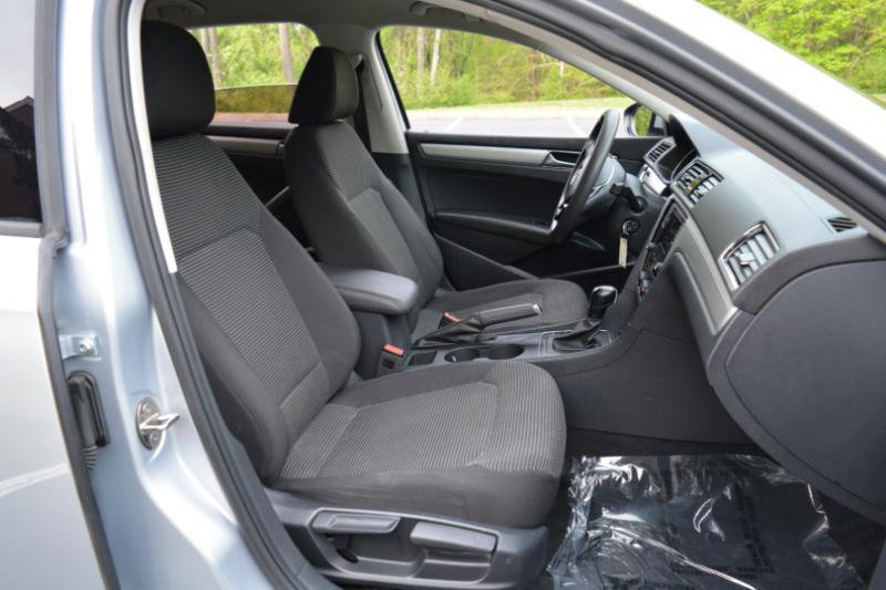 Used 2018 Volkswagen Passat 2.0T S w/ Driver Assistance Package FWD image 17