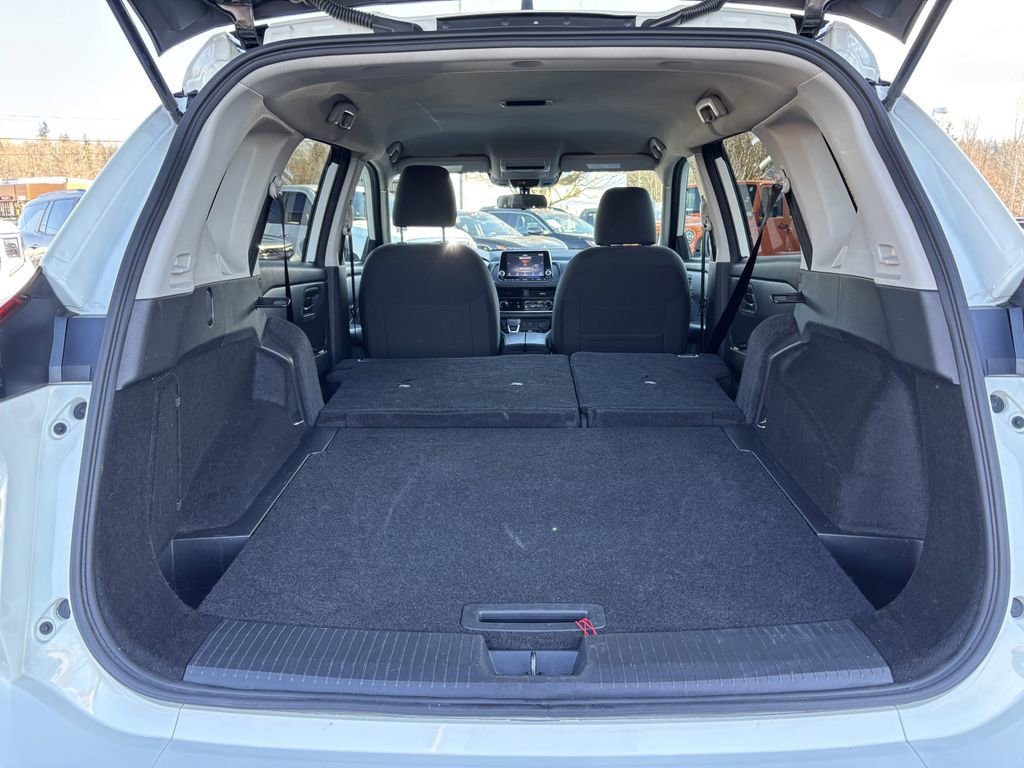 Used 2024 Nissan Rogue S image 29