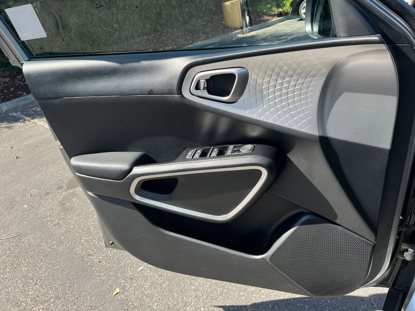 Used 2025 Kia Soul LX w/ LX Technology Package image 18