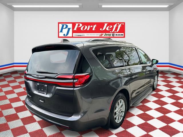 Used 2021 Chrysler Pacifica Touring-L w/ Uconnect Theater Family Group FWD image 3