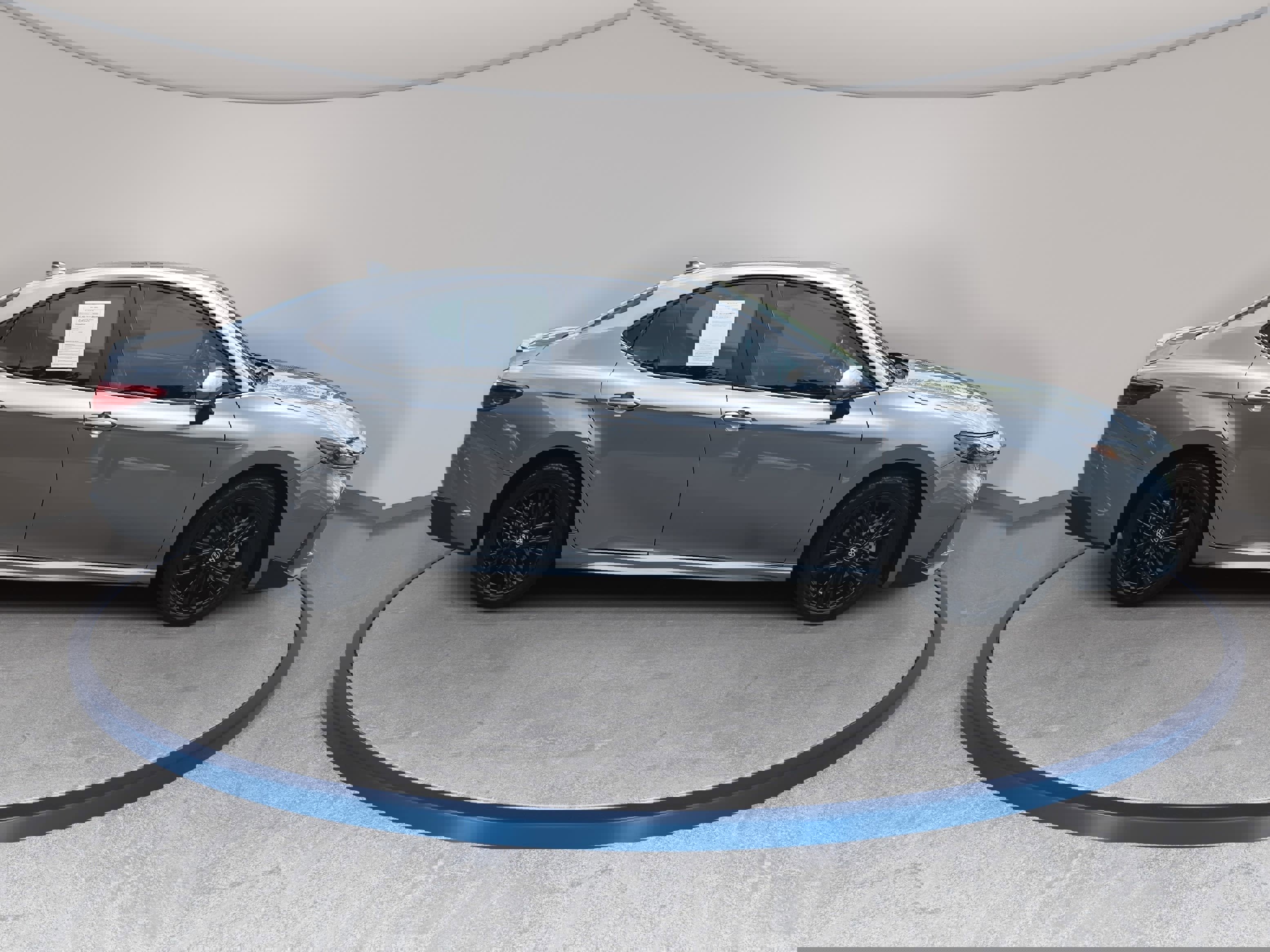 Used 2025 Toyota Camry SE w/ Convenience Package FWD image 4