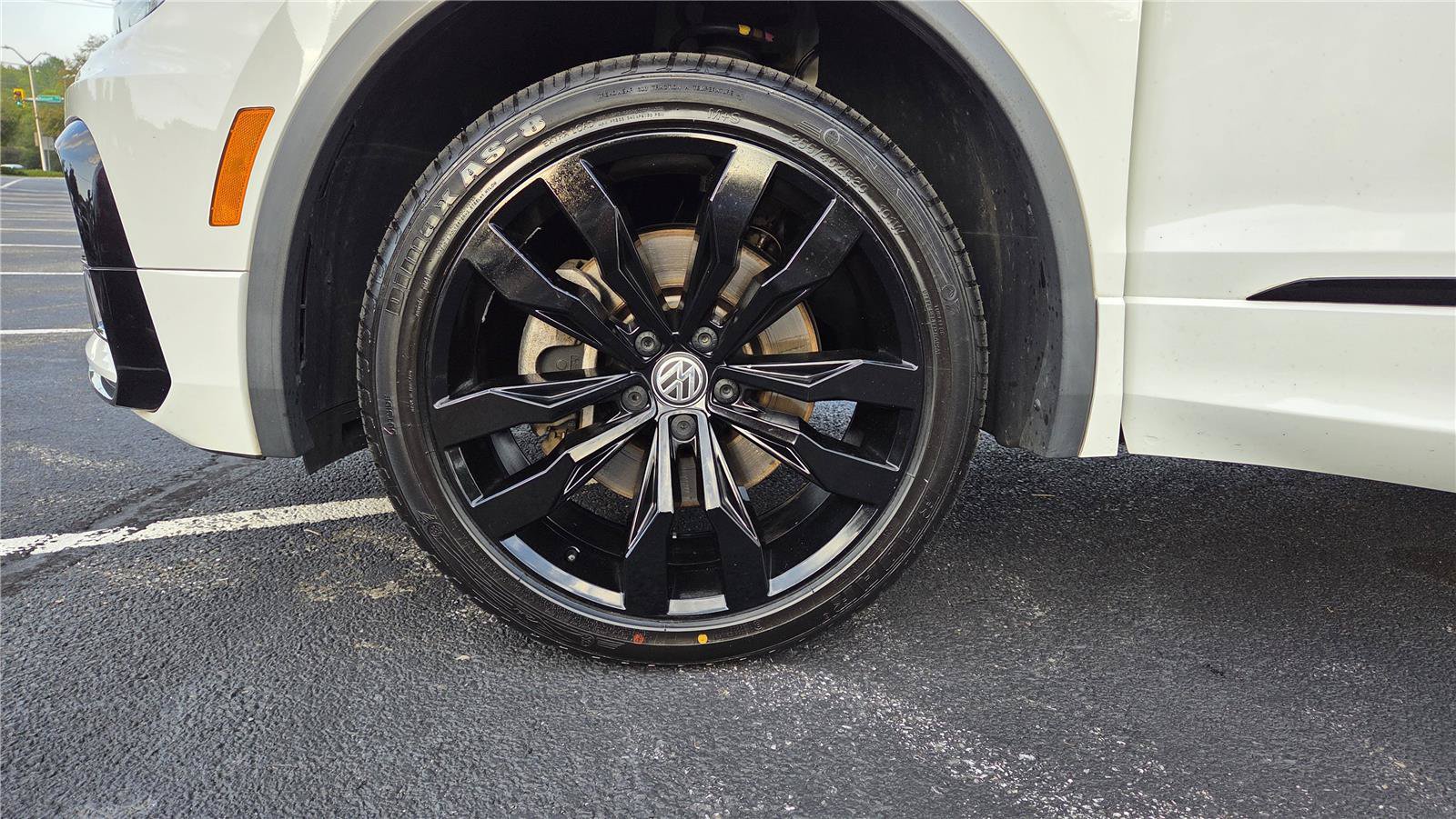 Used 2021 Volkswagen Tiguan SE R-Line AWD/4WD image 11