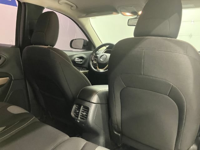 Used 2017 Jeep Cherokee Sport w/ Trailer Tow Group AWD/4WD image 16