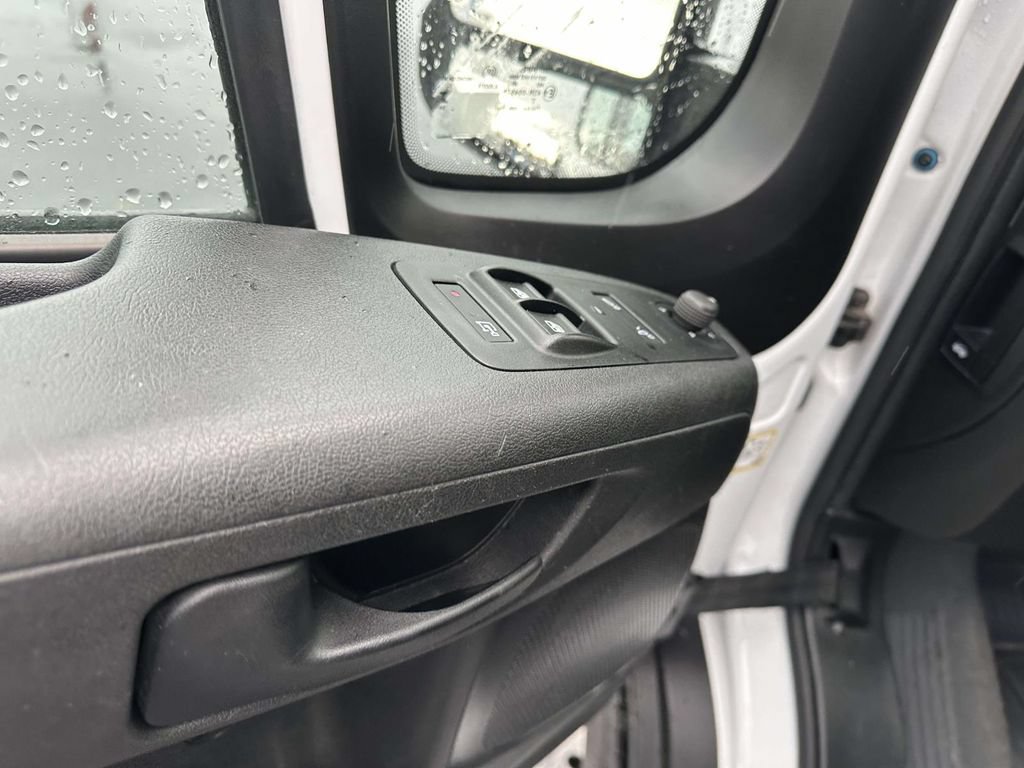 Used 2025 RAM ProMaster 2500 w/ Convenience Group FWD image 13