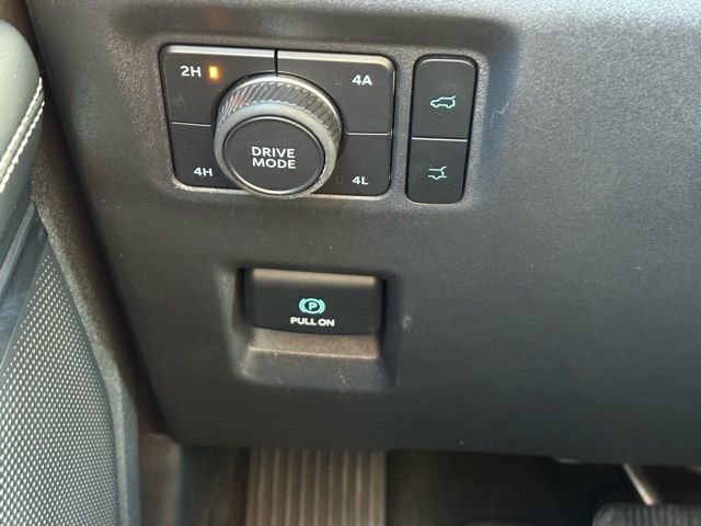 Used 2025 Ford Expedition Platinum image 34